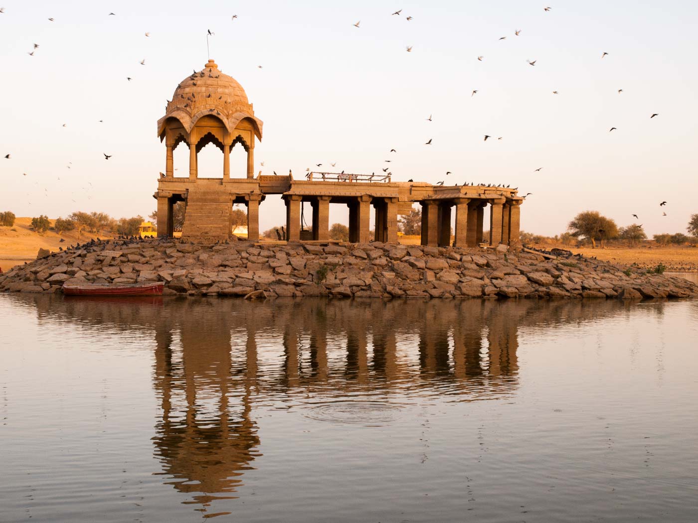 Gadisar Lake - Jaisalmer | Happymind Travels