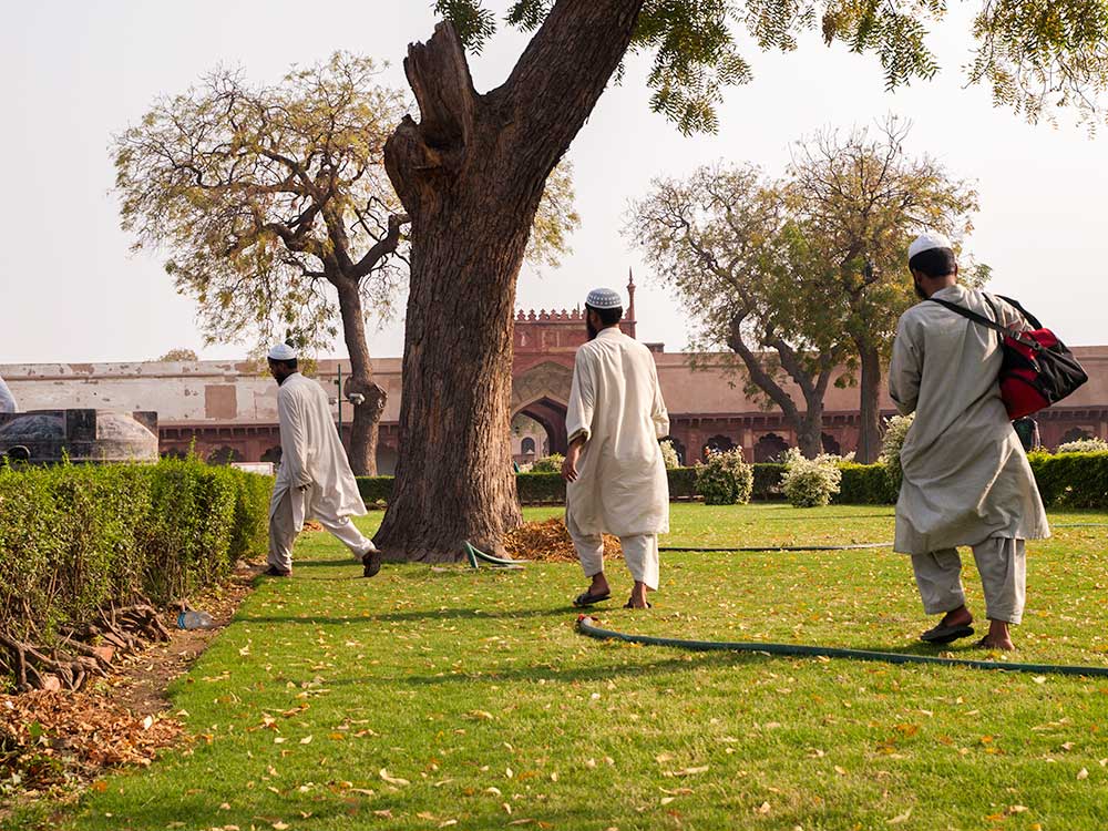 Garden outside Agra Fort | Happymind Travels