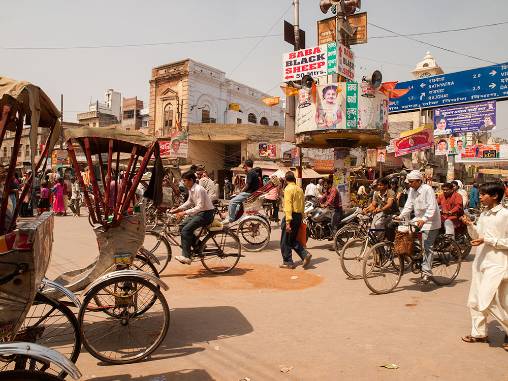 Godowlia Bazaar in Varanasi | Happymind Travels