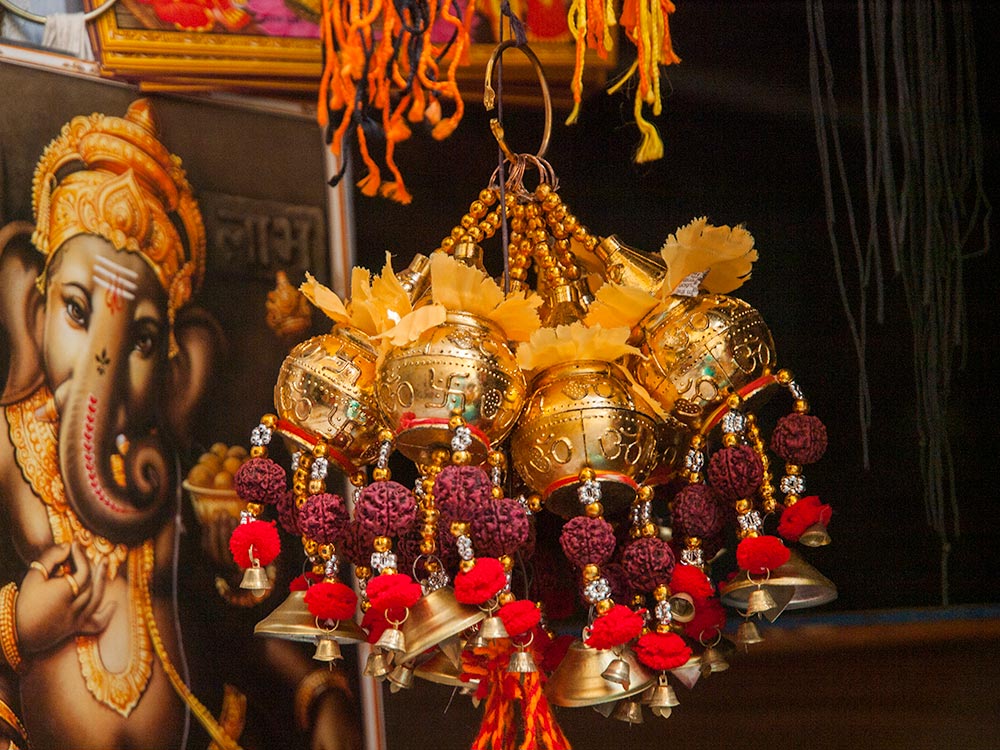 Hindu Symbols Motifs in Varanasi | Happymind Travels