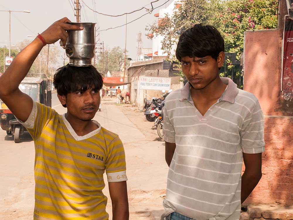 Kids Posing for Photo in Agra | Happymind Travels