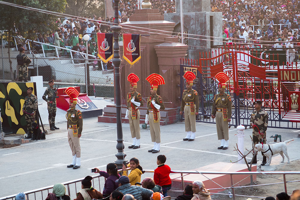 Wagah Border Soldiers in Lahore | Happymind Travels