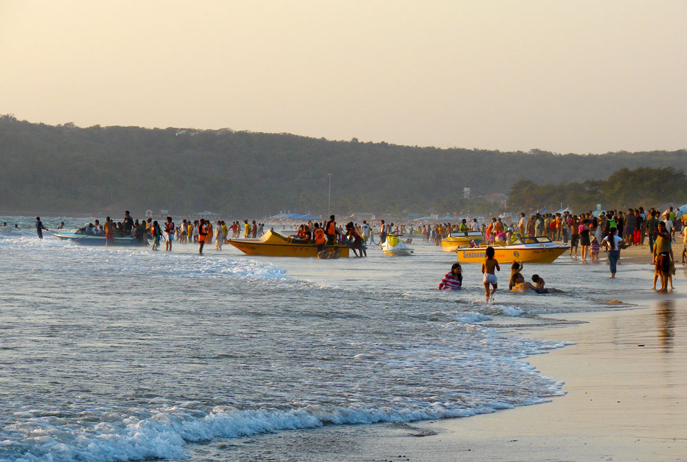 Calangute Beach - Photo By Emilie | Happymind Travels