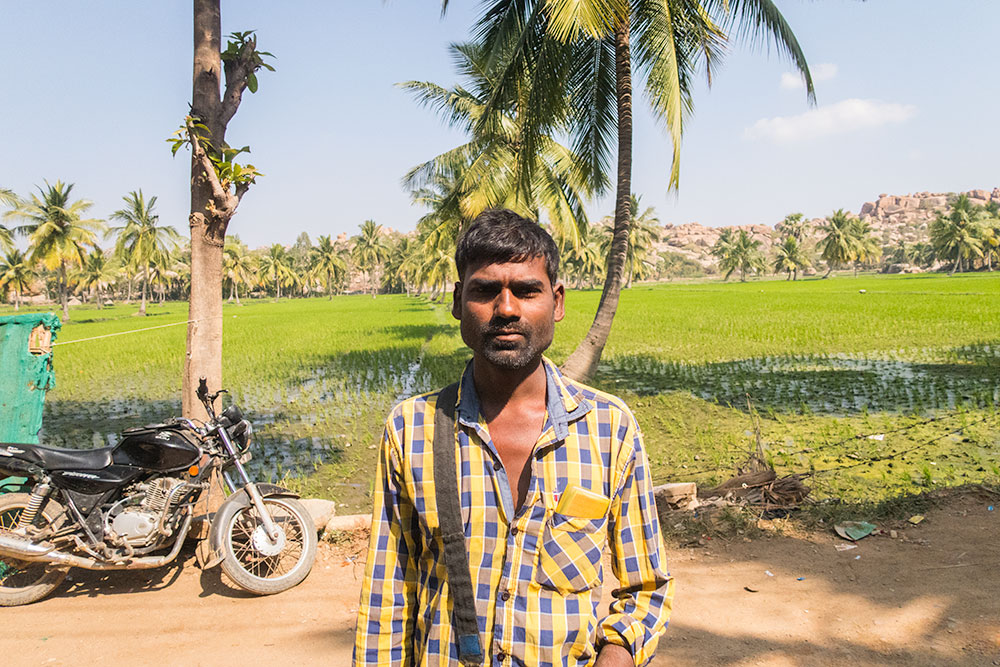 Dr. Siddhu, the Ear Cleaner in Hampi | Happymind Travels