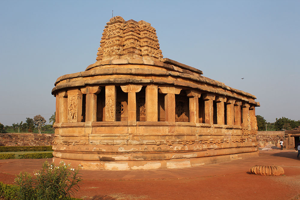 Durga Temple in Hampi - Photo by Arian Zwegers | Happymind Travels