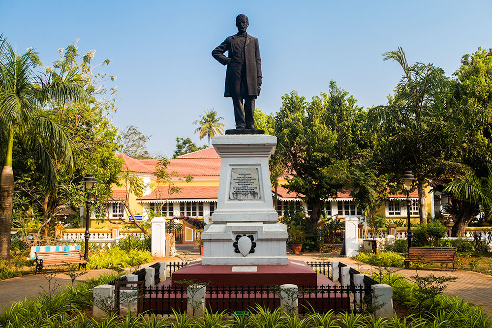 Statue of Francisco Luis Gomes | Happymind Travels