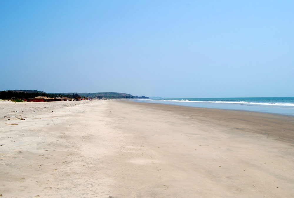 Mandrem Beach in Goa - Photo by Paul Mannix | Happymind Travels