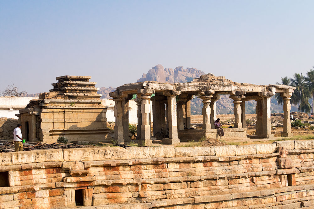 Ruins in Hampi | Happymind Travels