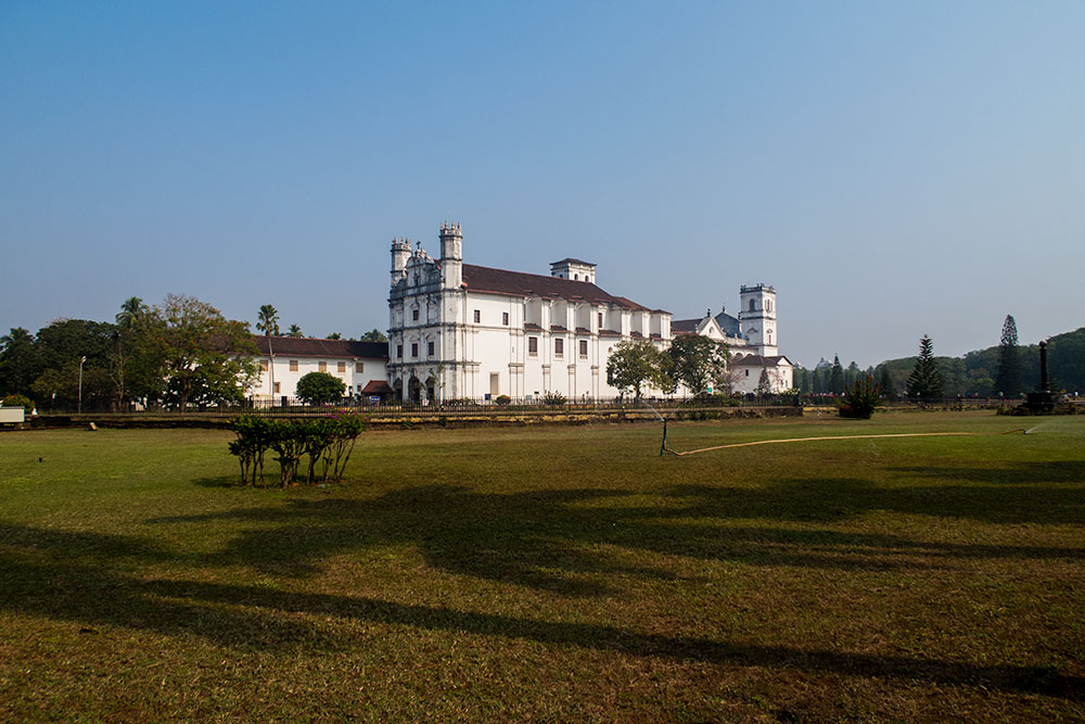 Se Cathedral Church in Old Goa | Happymind Travels