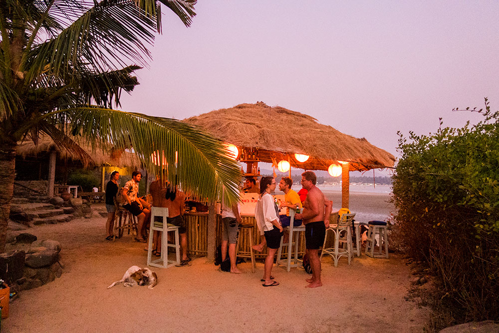 Sundowner Bar in Palolem Beach | Happymind Travels