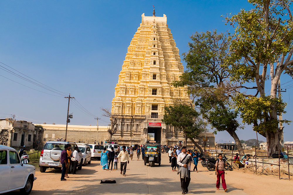 The Virupaksha Temple in Hampi | Happymind Travels