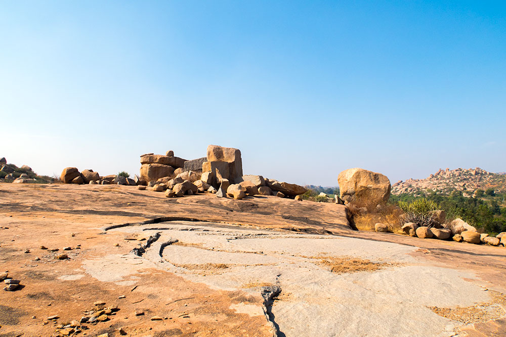 Way to Local Temple in Hampi Island | Happymind Travels
