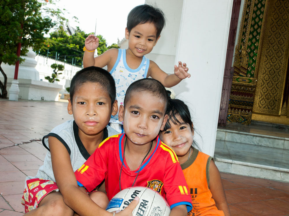 Viagem para Tailândia: Crianças na Tailândia | Happymind Travels