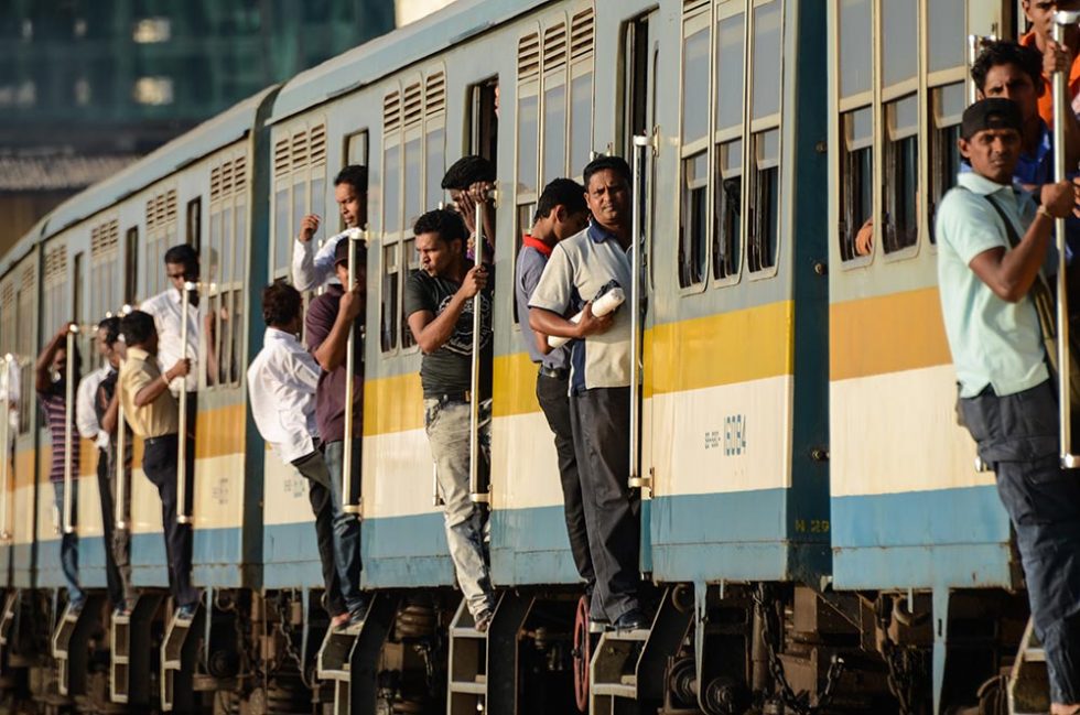 Crowded train on arrival in Colombo, Sri Lanka | Happymind Travels
