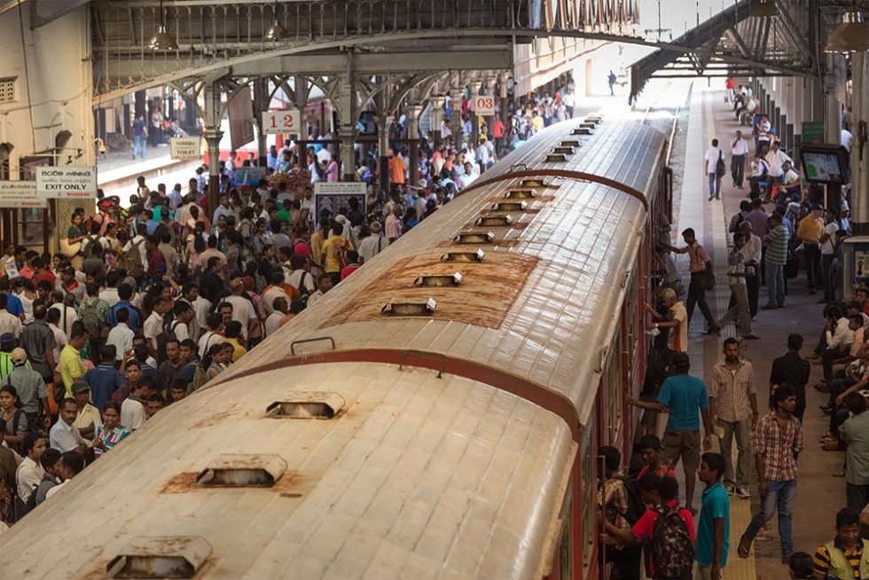 Transport in Sri Lanka - Confusion at the train station | Happymind Travels