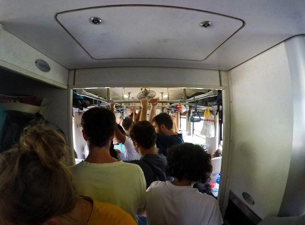 Confusion inside the Kandy train for Ella - Sri Lanka | Happymind Travels