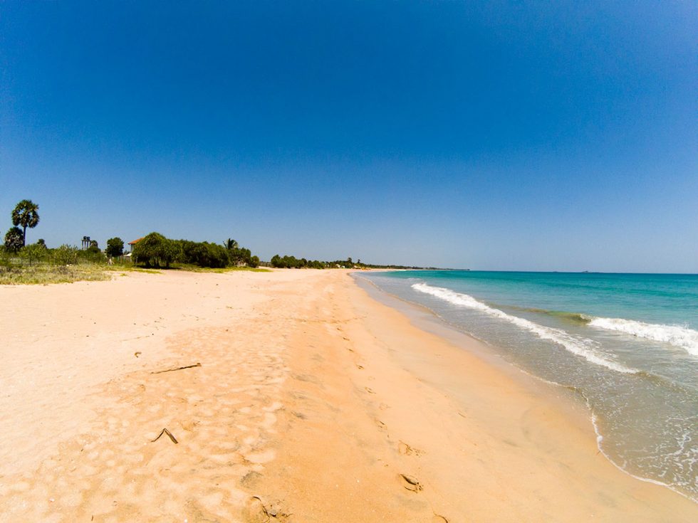 Nilaveli Beach - Sri Lanka | Happymind Travels