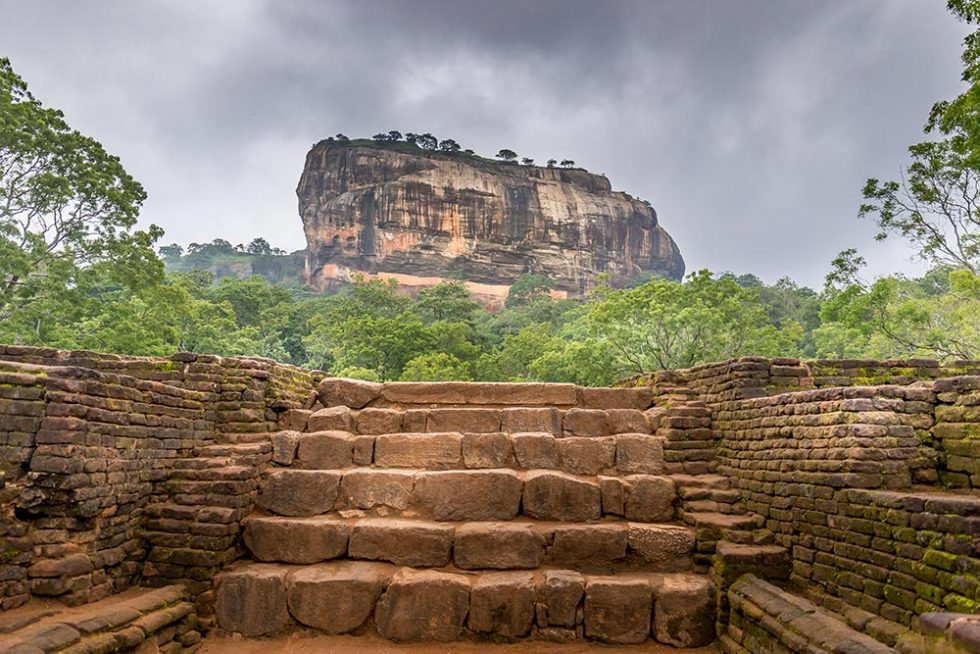 Clouds covering the stone of Sigiriya - Sri Lanka | Happymind Travels