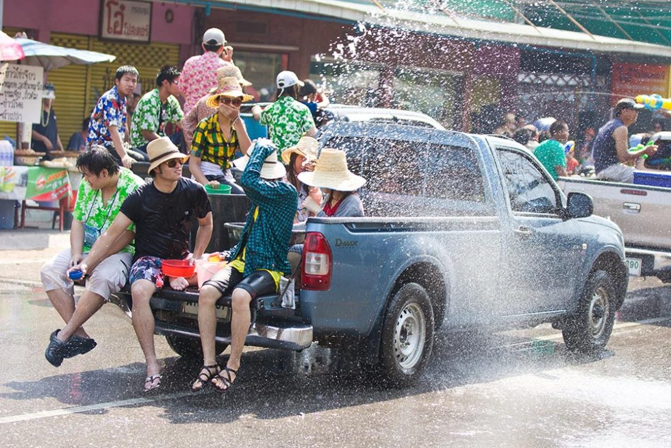 Feliz Songkran!!! - Happymind Travels