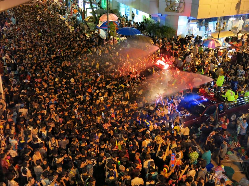 Festival Songkran ou Novo Ano Tailandês na Khao San Road em Bangkok | Happymind Travels