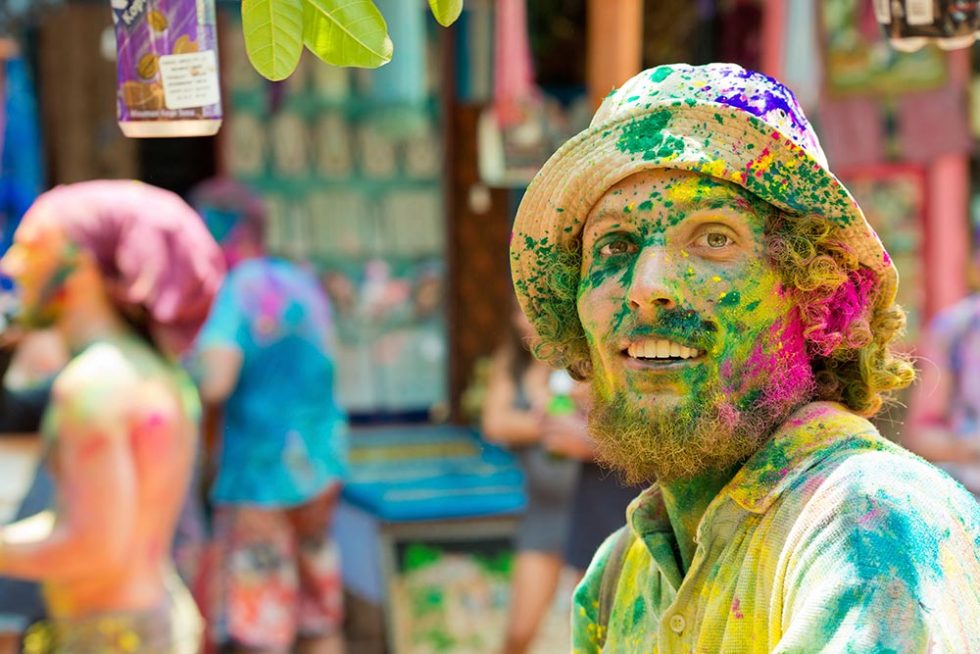 Praia de Arambol em Goa durante o Festival Holi na Índia | Happymind Travels