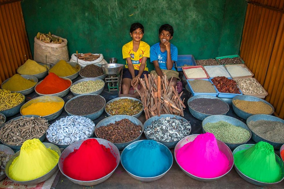 Kids selling color powder for the Holi Festival | Happymind Travels