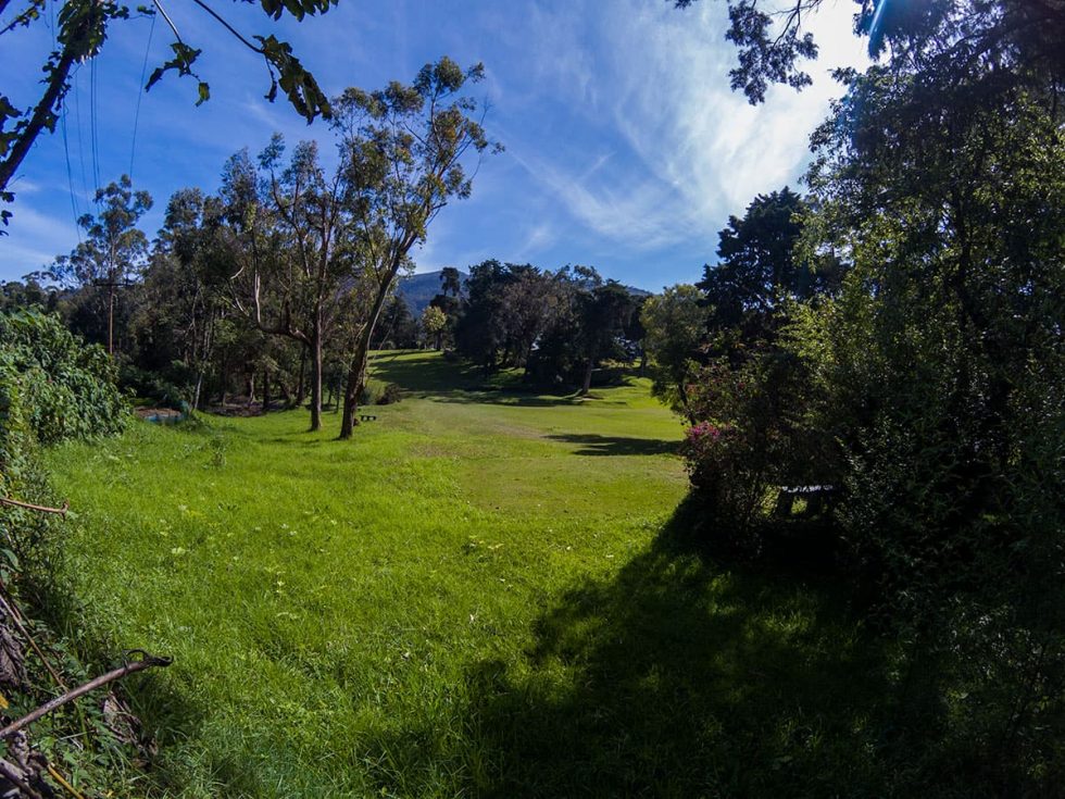 Golf Course in Nuwara Eliya, Sri Lanka | Happymind Travels