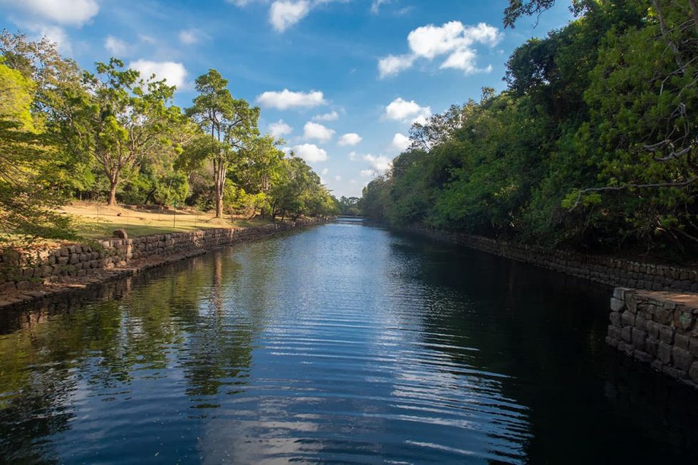 Canal à entrada para o Palácio de Sigiriya, Sri Lanka | Happymind Travels