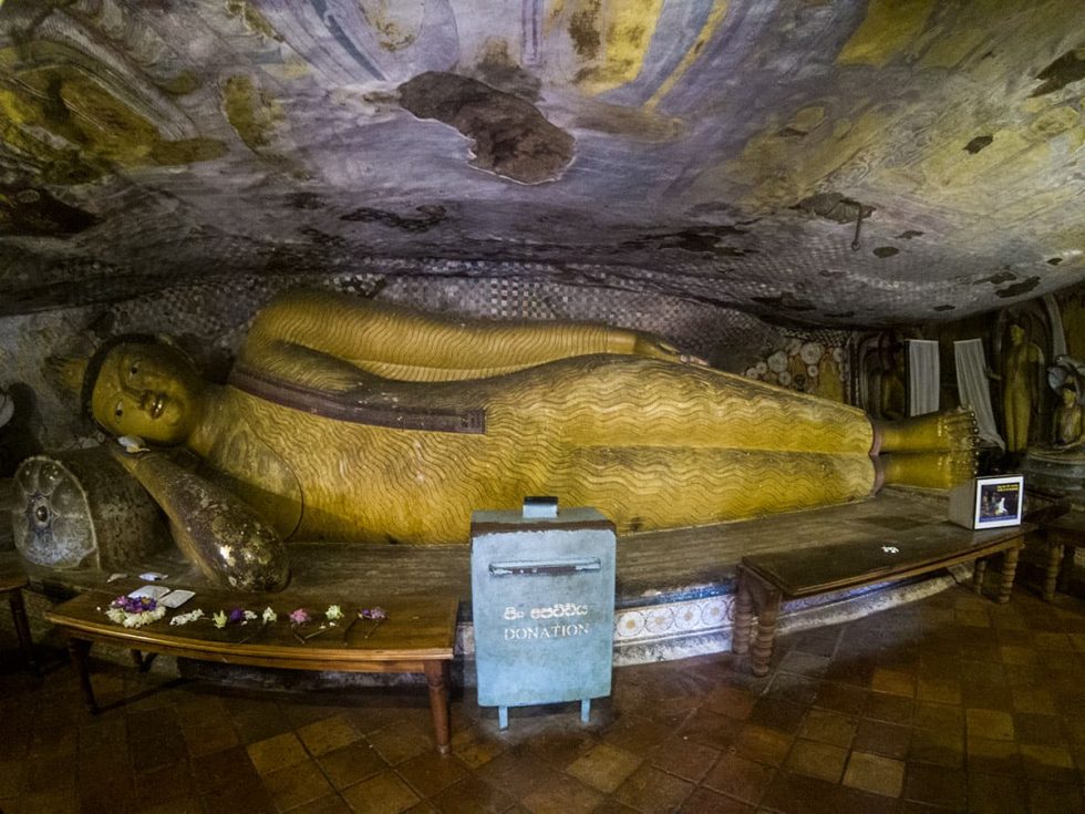 Dambulla Cave Temple - Cave de Devaraja Viharaya, Sri Lanka | Happymind Travels