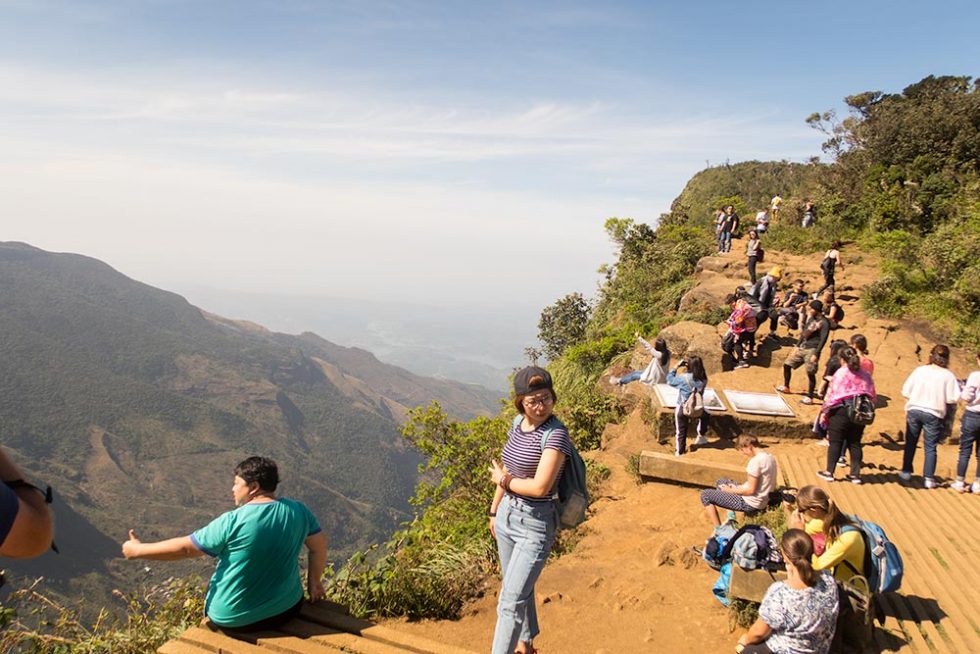 Paisagem de World's End em Horton Plains no Sri Lanka | Happymind Travels