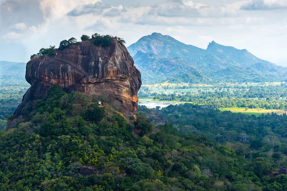 Vista ao longe do Palácio de Sigiriya, Sri Lanka | Happymind Travels