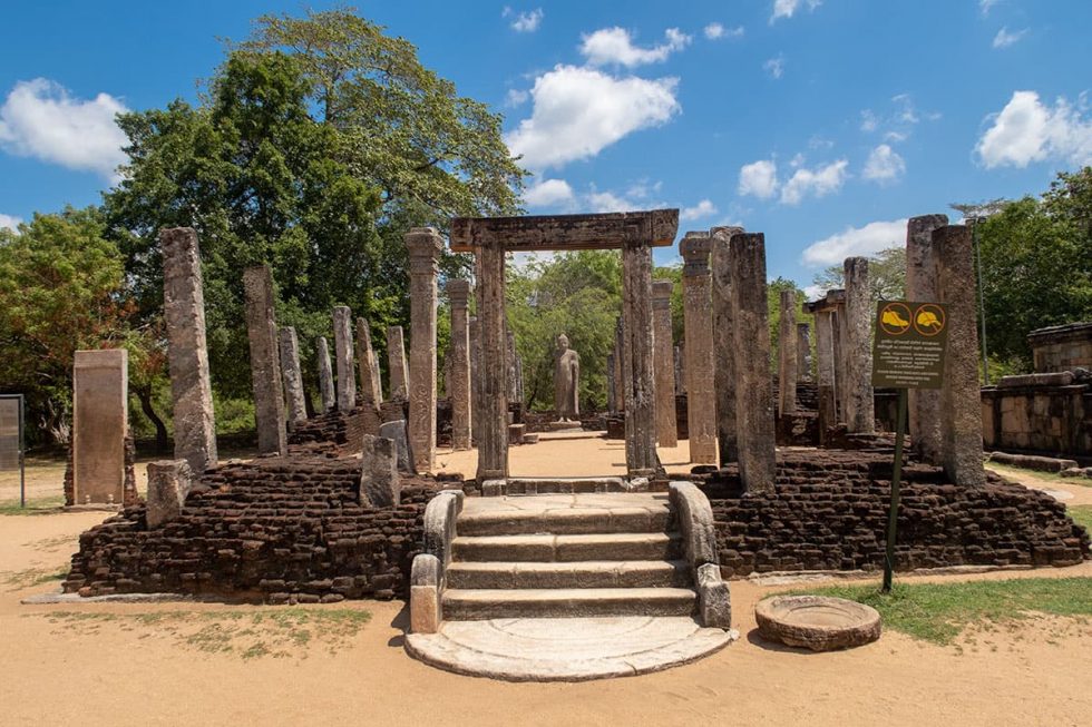 Hatadage - Antigo Templo do Dente de Buda em Polonnaruwa, Sri Lanka | Happymind Travels