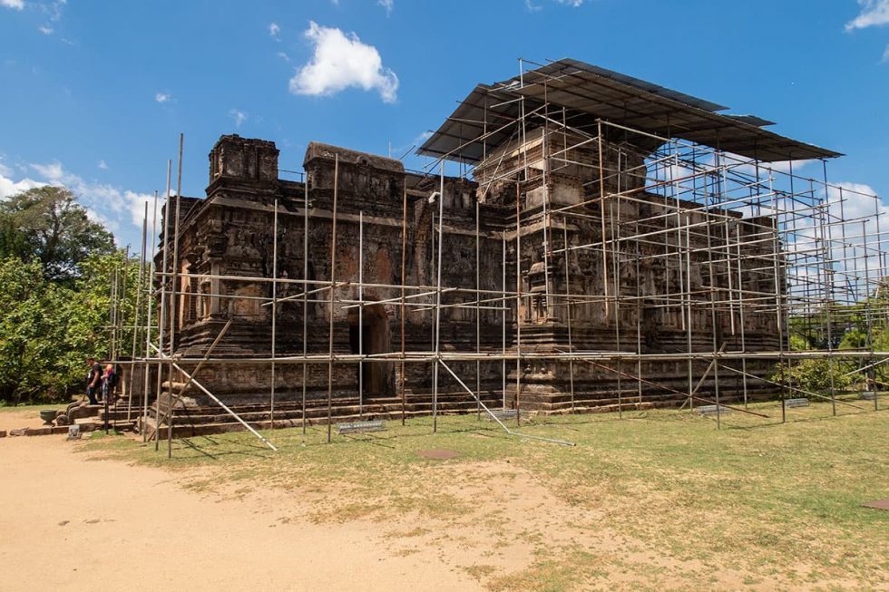 Tivanka Temple in Polonnaruwa, Sri Lanka | Happymind Travels