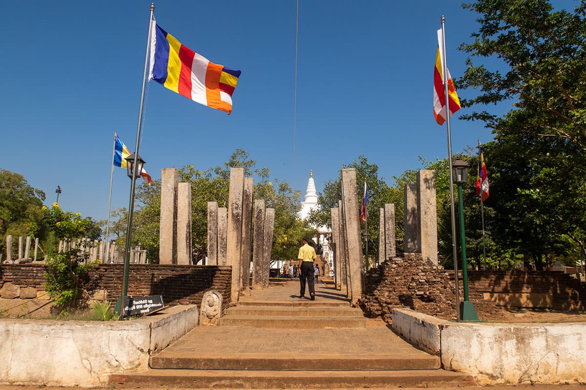 Palácio Real nas ruínas de Anuradhapura, Sri Lanka | Happymind Travels