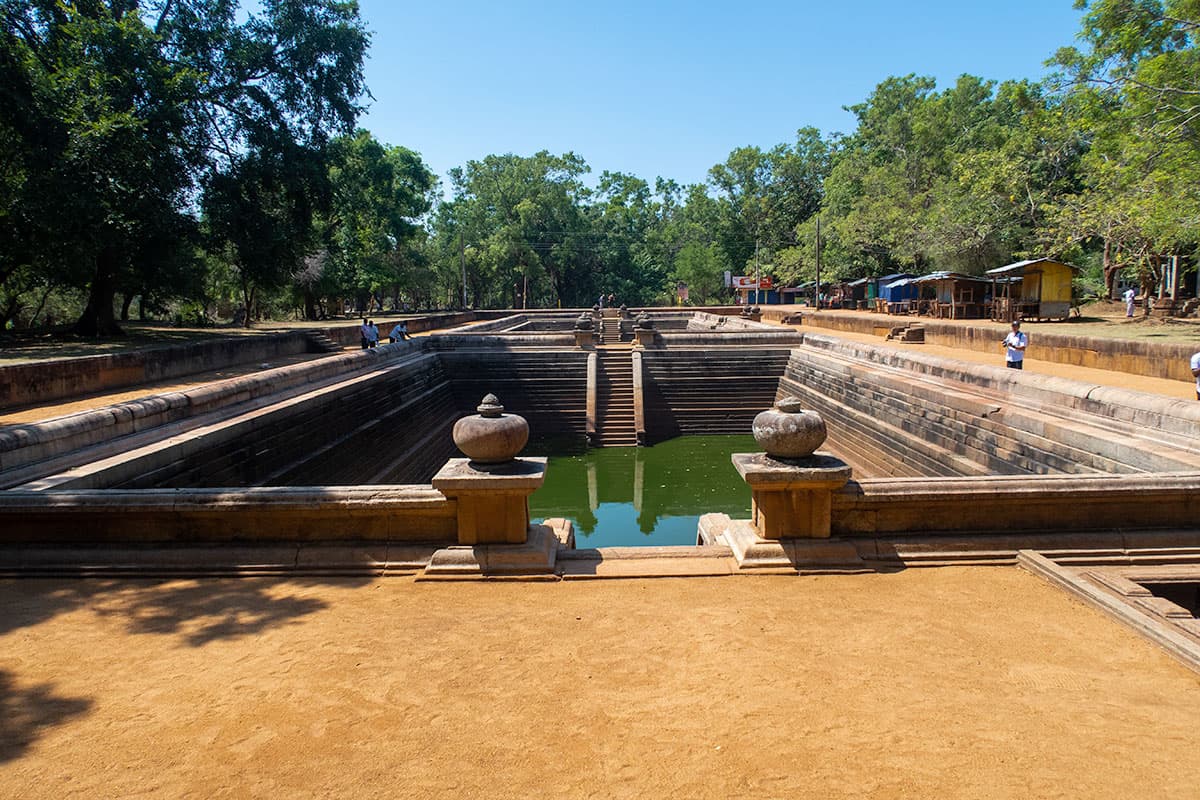 Twin Ponds nas ruínas de Anuradhapura, Sri Lanka | Happymind Travels