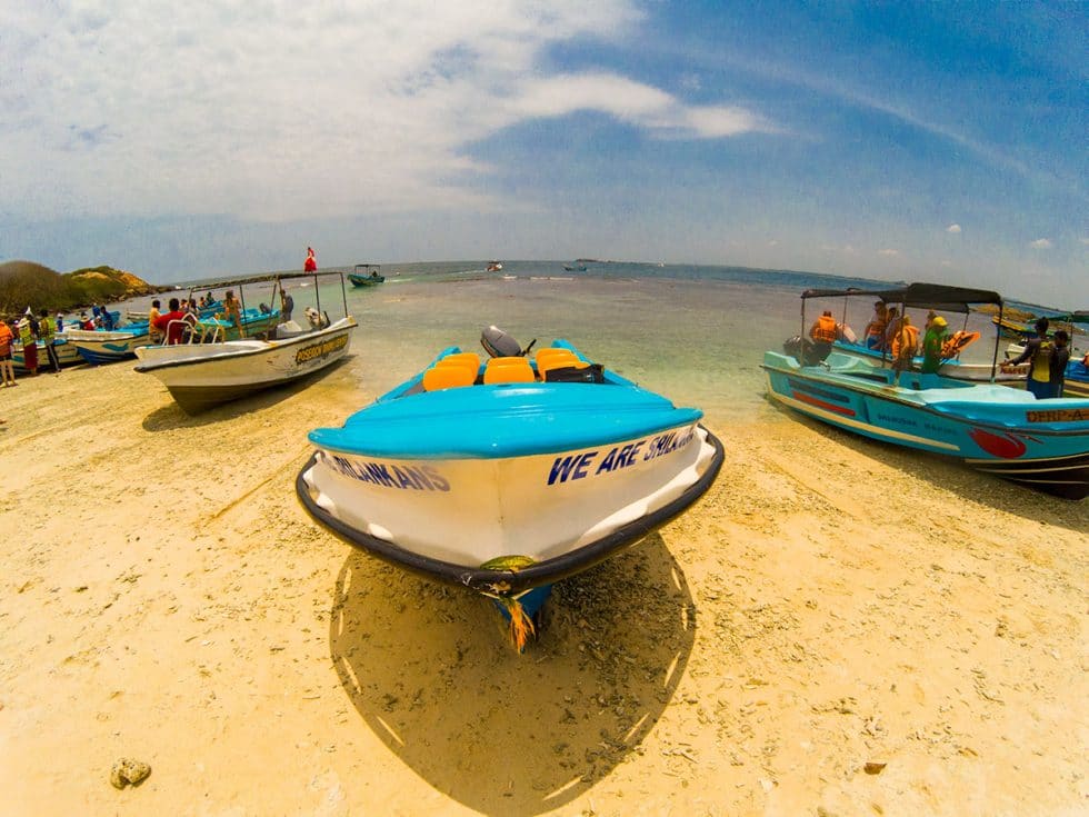 Barcos na Pigeon Island, Nilaveli - Sri Lanka | Happymind Travels