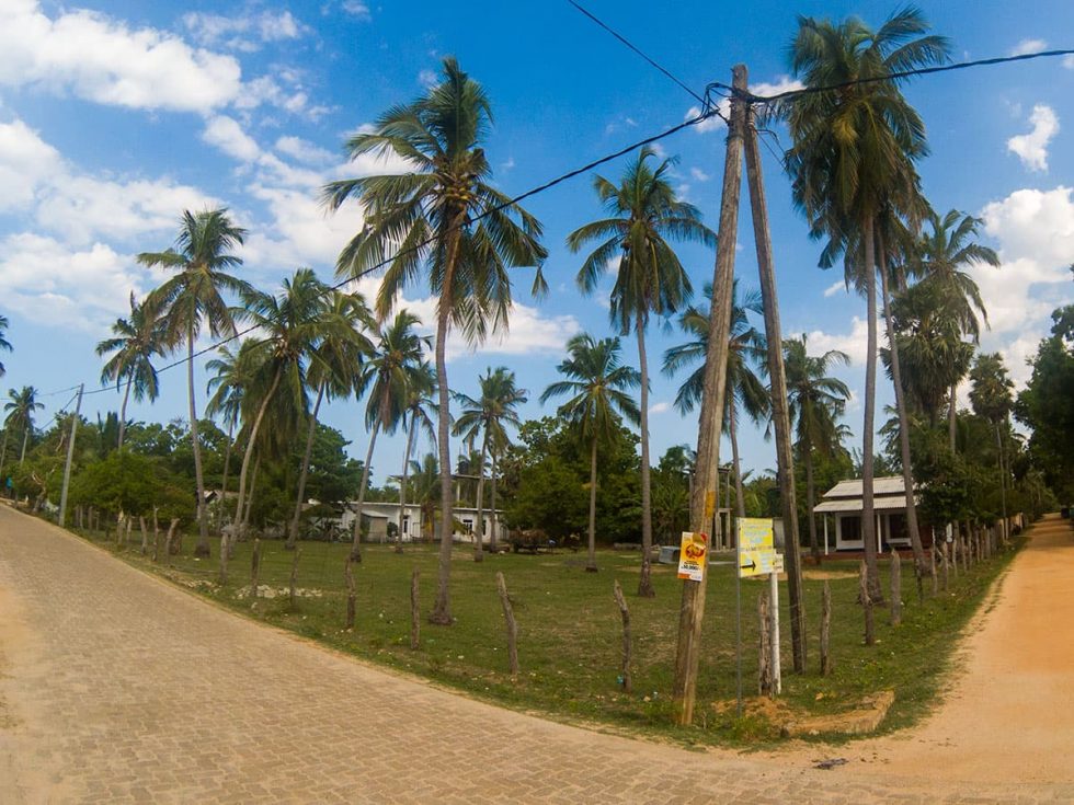 Ruas de Nilaveli, Sri Lanka | Happymind Travels