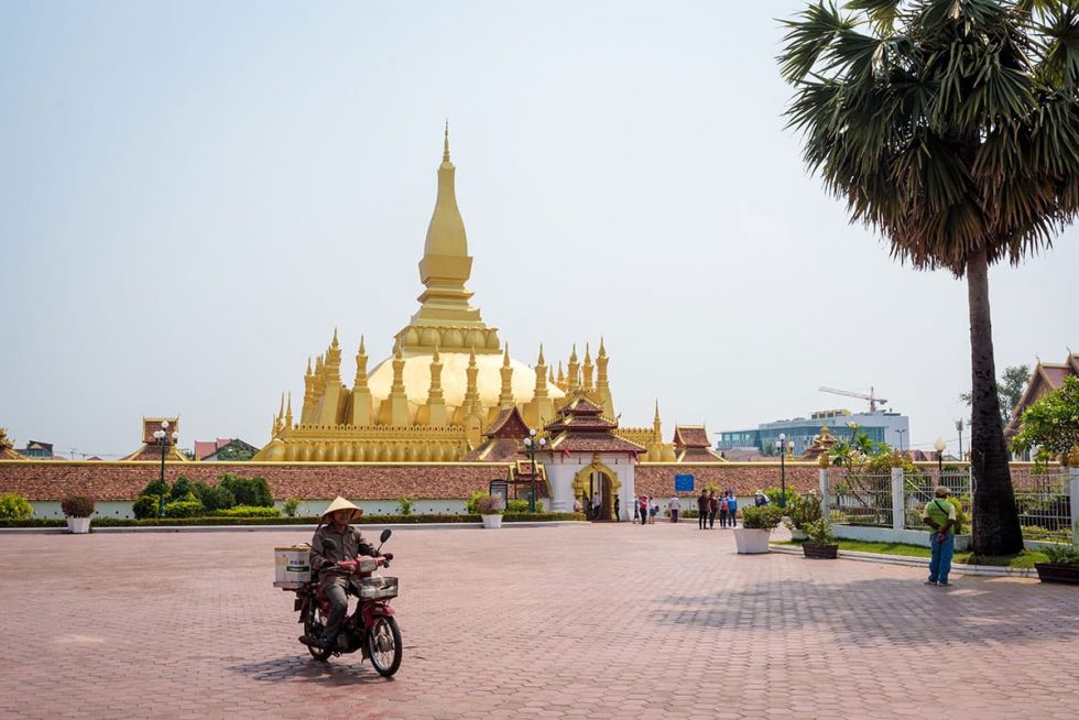 Templo de Pha That Luang em Vientiane, Laos | Happymind Travels