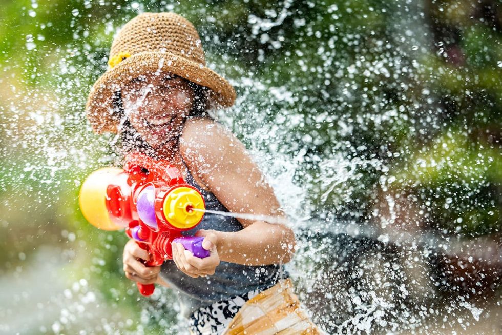 Guerra de Água no Songkran em Vientiane, Laos | Happymind Travels