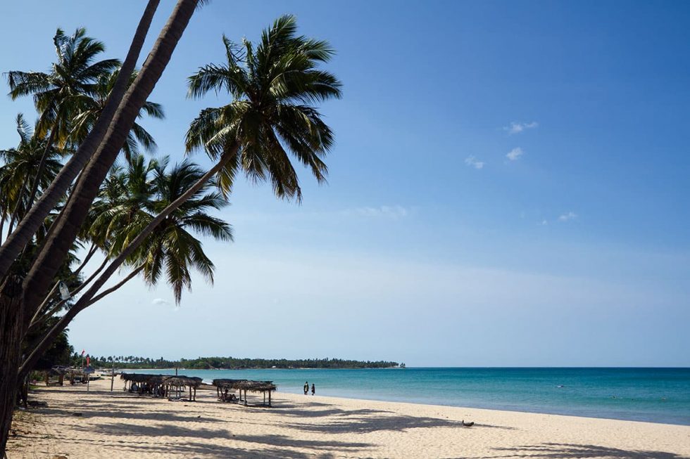 Uppuveli Beach in Trincomalee, Sri Lanka | Happymind Travels