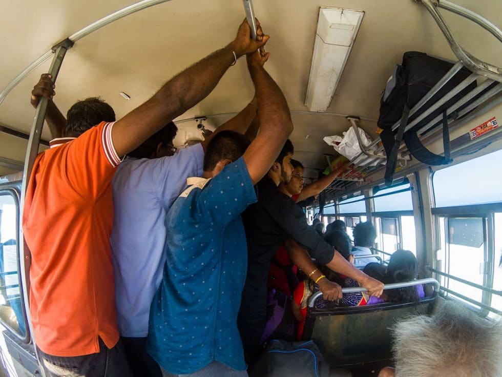 Ônibus em Jaffna, Sri Lanka | Happymind Travels