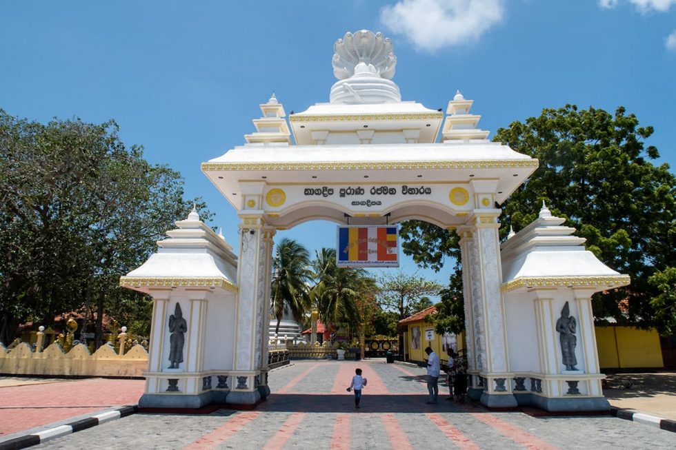 Entrada na Ilha de Nainativu perto do templo budista Nagadeepa Vihara - Jaffna, Sri Lanka | Happymind Travels