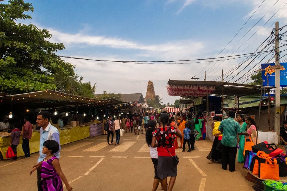 Ambiente em Jaffna, Sri Lanka perto do Nallu Kandaswamy Kovil | Happymind Travels