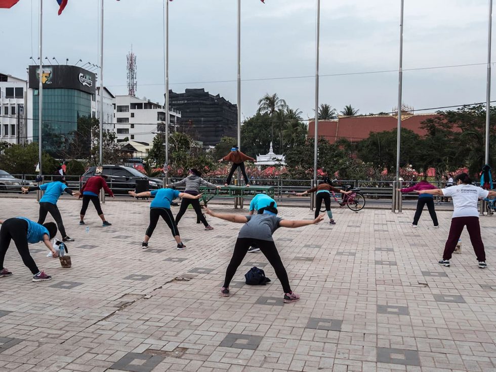 Aerobics on the banks of the Mekong in the city of Vientiane, Laos | Happymind Travels