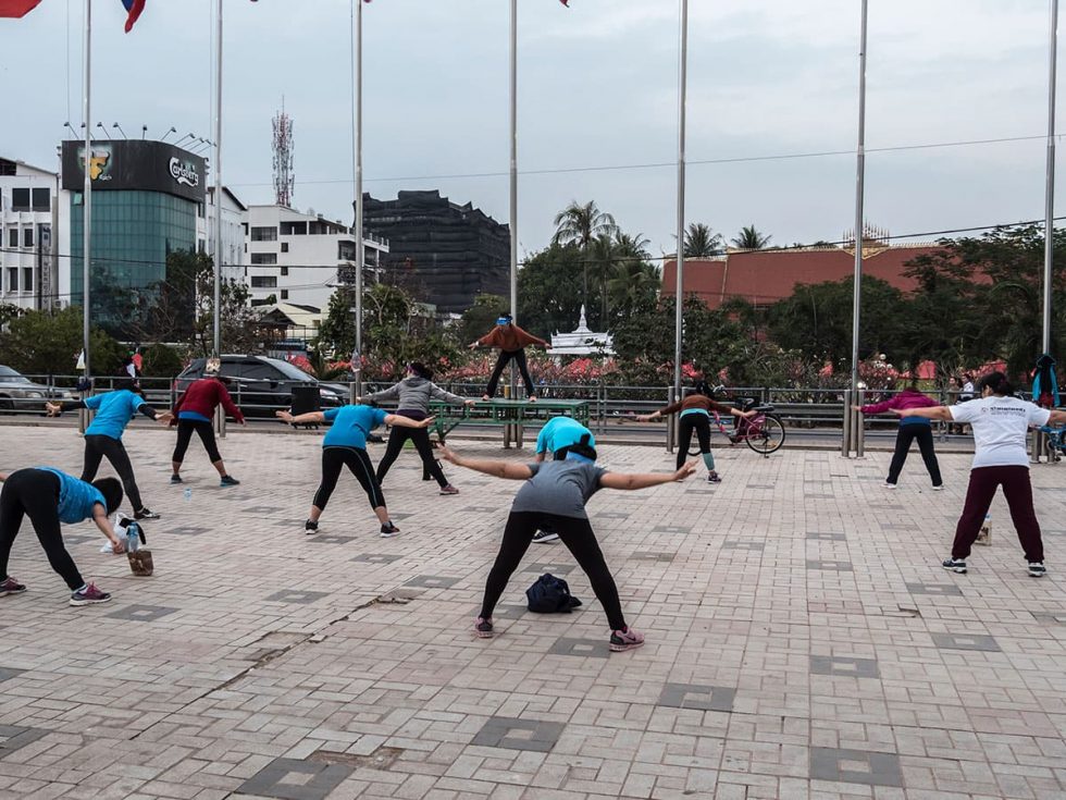 Aerobics on the banks of the Mekong in the city of Vientiane, Laos | Happymind Travels