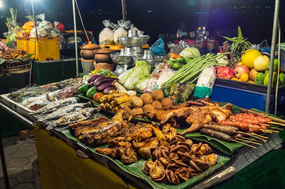 Food stall at Vang Vieng night market in Laos | Happymind Travels