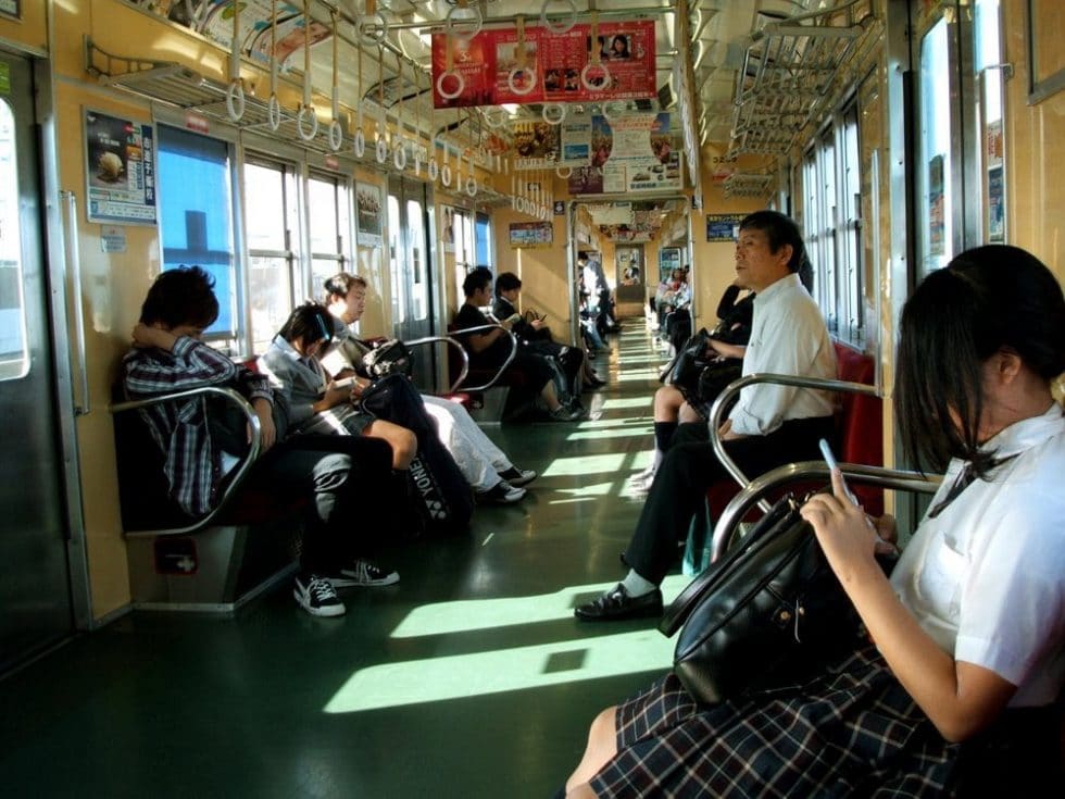 5 Razões para Visitar o Japão - Viagem de comboio - Foto de Ana Cancela | Happymind Travels