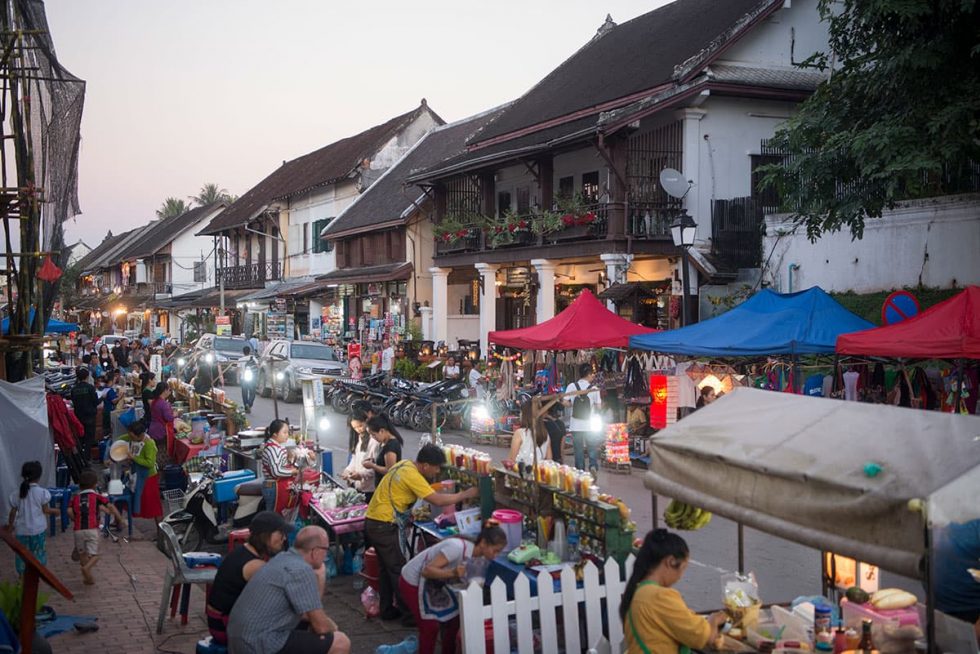 Mercado Nocturno de Luang Prabang, Laos | Happymind Travels